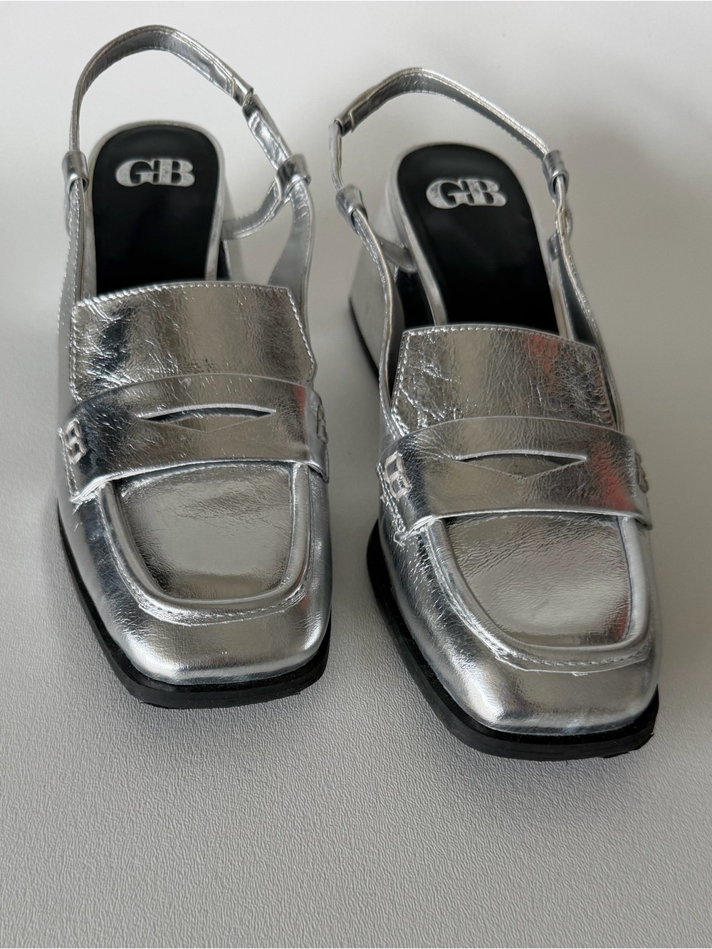 Gianni Bini women’s Silver Metallic Square Slingback Buckle Block Heel Shoes SZ9